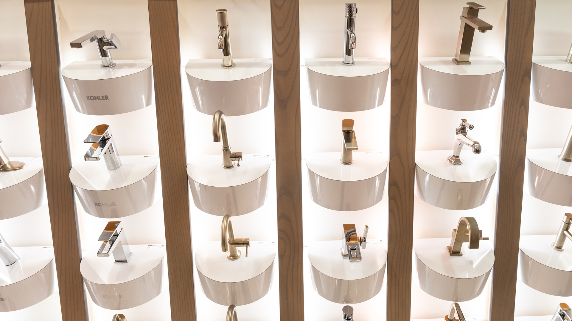 Image of bathroom showroom full of sinks